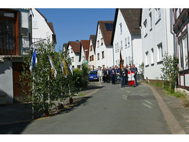 Fronleichnamsprozession durch die Straßen von Naumburg (Foto: Karl-Franz Thiede)